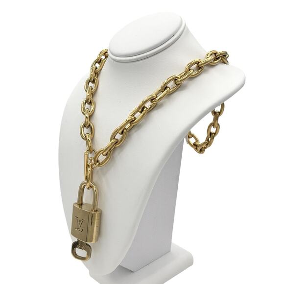 Authentic Louis Vuitton Lock & Key with Unbranded Gold Plated Toggle Necklace - Picture 9 of 10